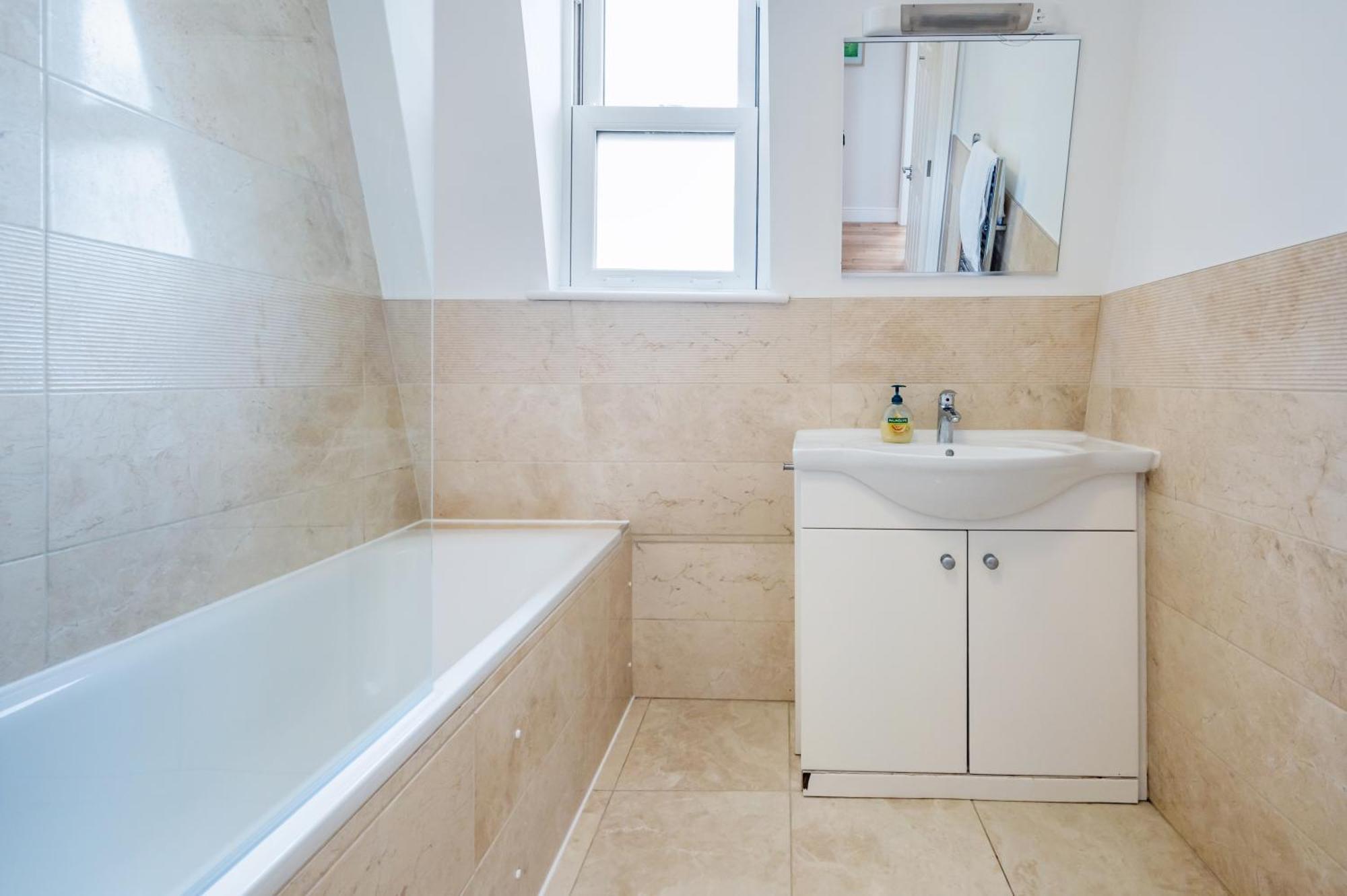 Paddington Modern Apartments 런던 외부 사진